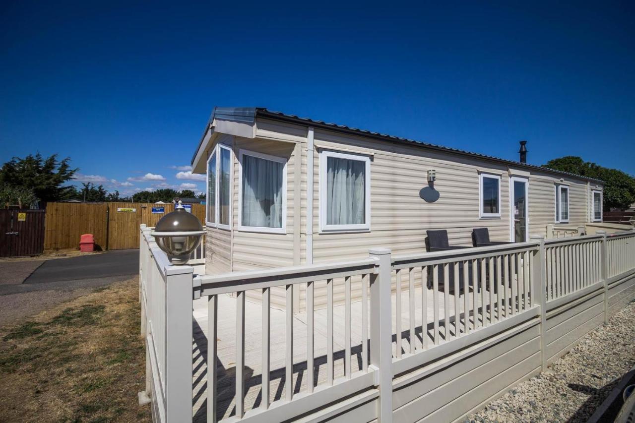 6 Berth Caravan With Decking And Wifi At Suffolk Sands Holiday Park Ref 45082c *