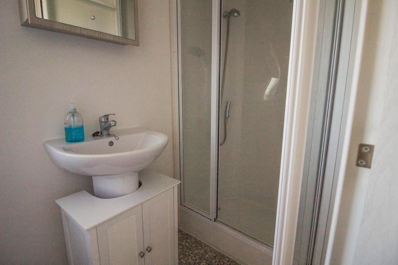6 Berth Caravan With Decking And Wifi At Suffolk Sands Holiday Park Ref 45082c Felixstowe