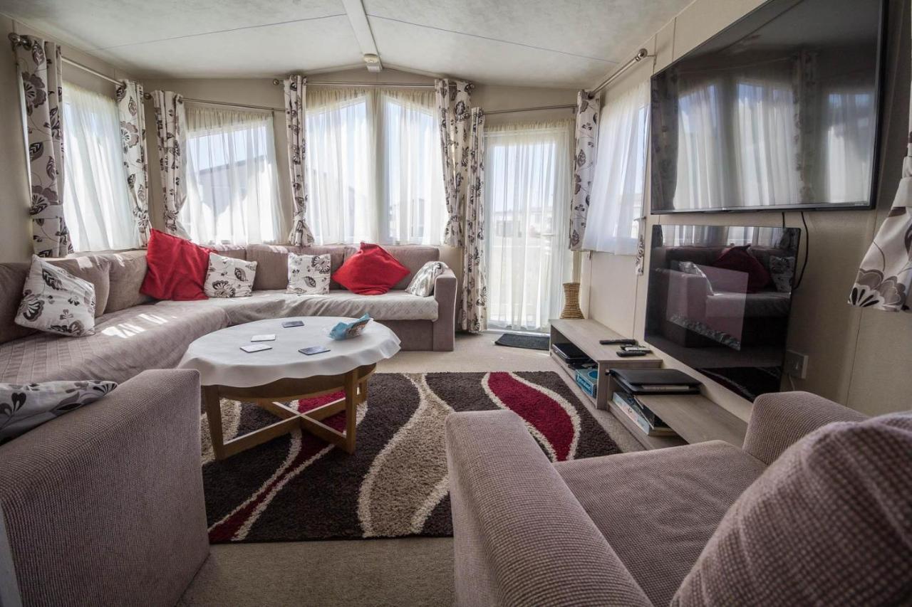 Campsite 6 Berth Caravan With Decking And Wifi At Suffolk Sands Holiday Park Ref 45082c *